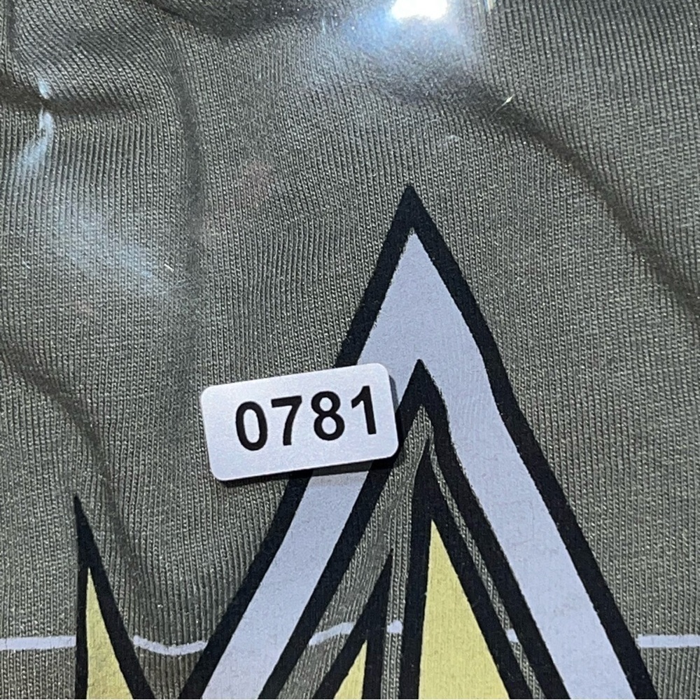 Def Leppard Men’s Olive Green Band Logo Graphic Tee – XL - Picture 8 of 8